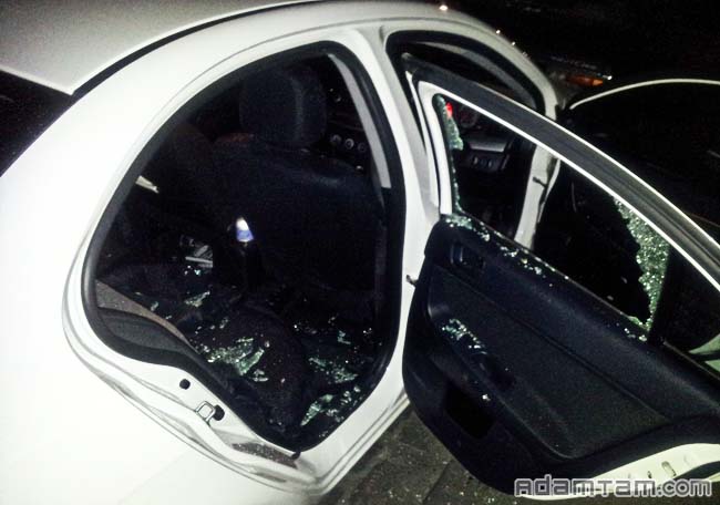 smashedcarwindowinside2